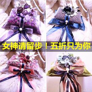 Car bamboo charcoal chartered car dried flowers creative aromatherapy ornaments to remove formaldehyde and smell from car home dual-purpose cute decorative products 
Car bamboo charcoal chartered car dried flowers creative aromatherapy ornaments to remove formaldehyde and smell from car home dual-purpose cute decorative products
