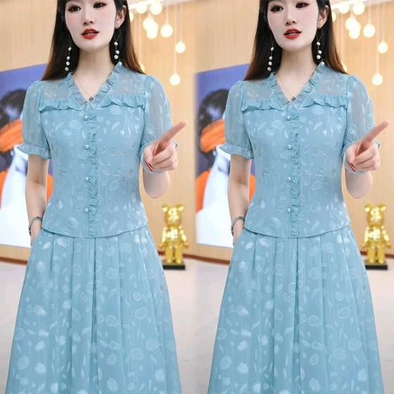 Two-piece dress for women 2025 new summer high-end exquisite mother belly cover fashion suit skirt
Two-piece dress for women 2025 new summer high-end exquisite mother belly cover fashion suit skirt