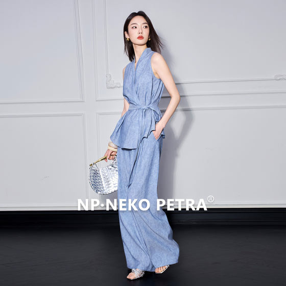 Neko Petra old Qian style lace-up V-neck waist sleeveless vest suit for women summer cotton linen wide-leg pants two-piece set
Neko Petra old Qian style lace-up V-neck waist sleeveless vest suit for women summer cotton linen wide-leg pants two-piece set