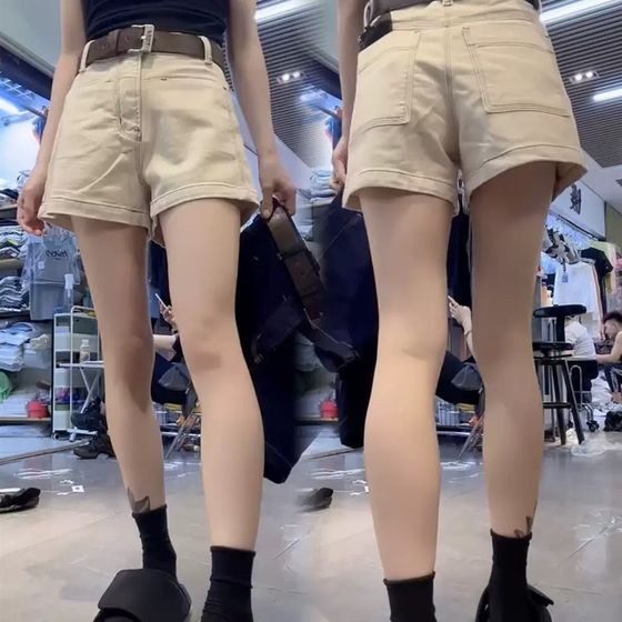White wide-leg denim shorts for women 2024 summer thin pear shape large size high waist loose slimming five-point pants
White wide-leg denim shorts for women 2024 summer thin pear shape large size high waist loose slimming five-point pants