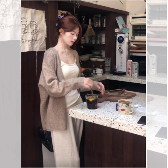 Korean atmosphere early autumn outfit, loose and lazy outside with knitted sweater cardigan jacket for women
Korean atmosphere early autumn outfit, loose and lazy outside with knitted sweater cardigan jacket for women