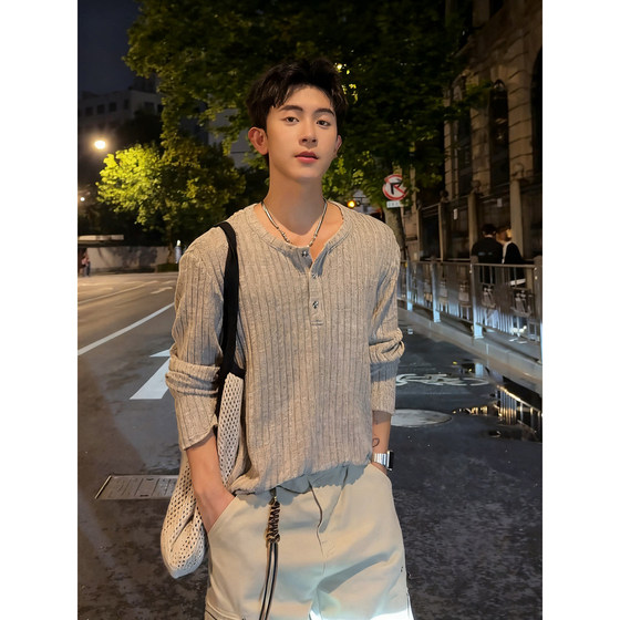 Henry neckline front shoulder long sleeve T-shirt men's early autumn outfit old Qian style polo shirt American pit knitted base shirt
Henry neckline front shoulder long sleeve T-shirt men's early autumn outfit old Qian style polo shirt American pit knitted base shirt