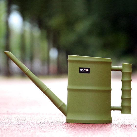 Gardening, flowering, green plants, plastic bamboo tube, long mouth watering kettle, sprinkler kettle, garden, home flowering kettle, spray pot
Gardening, flowering, green plants, plastic bamboo tube, long mouth watering kettle, sprinkler kettle, garden, home flowering kettle, spray pot