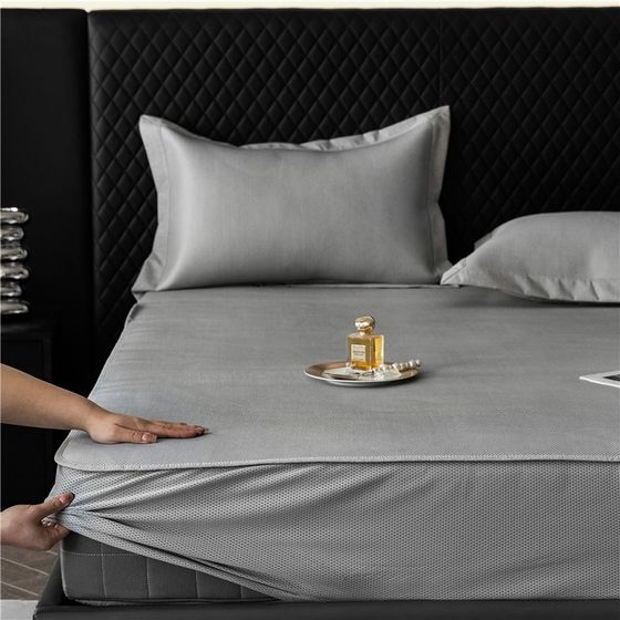 High-end Class A cool ice vine ice silk mat three-piece set light luxury simple home style bed cover 1.8 air-conditioning mat solid color 
High-end Class A cool ice vine ice silk mat three-piece set light luxury simple home style bed cover 1.8 air-conditioning mat solid color