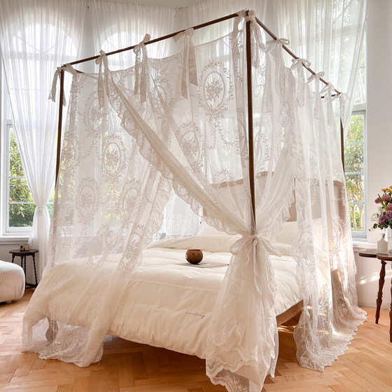 Solid wood ties high-end French romantic lace mosquito net three-open door floor 1.8m home bed curtain princess girl heart
Solid wood ties high-end French romantic lace mosquito net three-open door floor 1.8m home bed curtain princess girl heart