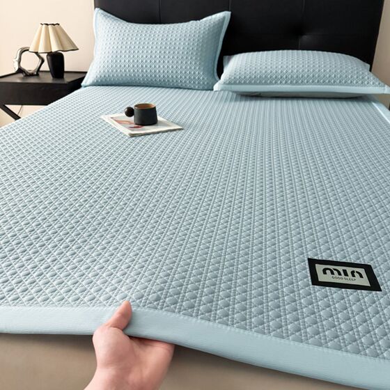 Boutique summer cool iced doodle mat 2025 new Class A mother and baby grade baby can use ice silk air-conditioning mat bed
Boutique summer cool iced doodle mat 2025 new Class A mother and baby grade baby can use ice silk air-conditioning mat bed