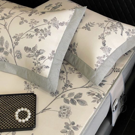 Class A pastoral French floral ice silk cool mat three C-piece set summer cool foldable soft mat air conditioning mat
Class A pastoral French floral ice silk cool mat three C-piece set summer cool foldable soft mat air conditioning mat