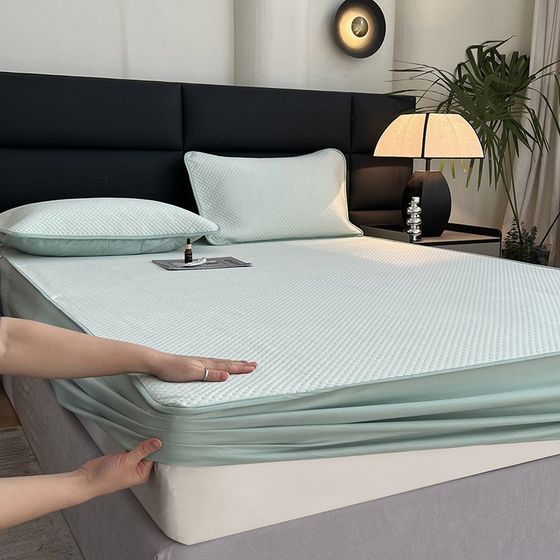 Maternal and infant Class A ice silk cool mat bed cover style foldable cool silk summer quilt four-piece set full cover. Bed cover protective cover
Maternal and infant Class A ice silk cool mat bed cover style foldable cool silk summer quilt four-piece set full cover. Bed cover protective cover