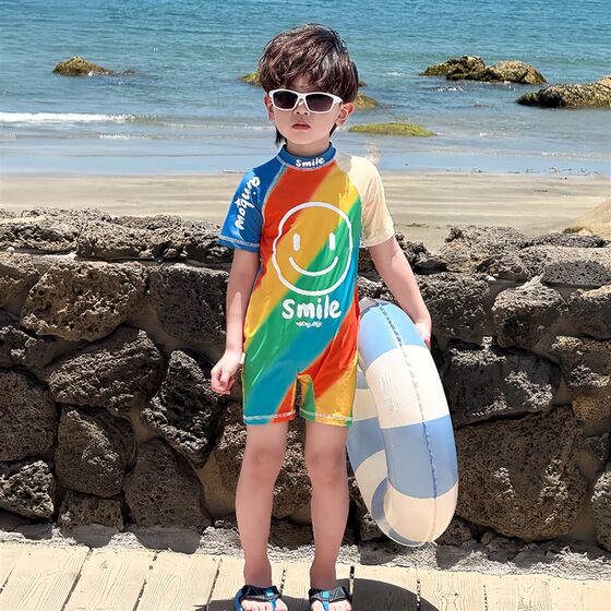 Boys swimsuit 2025 new children's smiling face one-piece swimsuit little boy baby sea vacation swimsuit
Boys swimsuit 2025 new children's smiling face one-piece swimsuit little boy baby sea vacation swimsuit