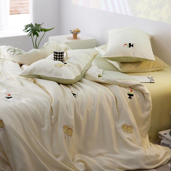 Class A simple orchid-freshing tiny embroidery four-piece set summer cool silk silk bed sheets and bed sheet set summer cool products
Class A simple orchid-freshing tiny embroidery four-piece set summer cool silk silk bed sheets and bed sheet set summer cool products