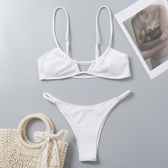 2024 European and American foreign trade ladies split swimsuit solid color suspender sexy thong bikini
2024 European and American foreign trade ladies split swimsuit solid color suspender sexy thong bikini