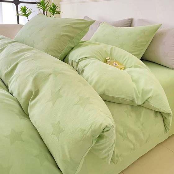 Four seasons new type A three-layer yarn jacquard four-piece set pure cotton three-piece fitted sheet set soft and skin-friendly for sleeping naked 
Four seasons new type A three-layer yarn jacquard four-piece set pure cotton three-piece fitted sheet set soft and skin-friendly for sleeping naked