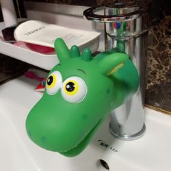 Bathroom cartoon children's faucet extender anti-splash water filter baby hand wash basin extended water guide Bathroom cartoon children's faucet extender anti-splash water filter baby hand wash basin extended water guide