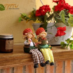American-Style Garden Partition Balcony Dining Table Strawberry Hanging Leg Couple Doll Gift Resin Home Decoration Ornament American-Style Garden Partition Balcony Dining Table Strawberry Hanging Leg Couple Doll Gift Resin Home Decoration Ornament