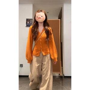 Orange V-neck twist sweater cardigan for women in early autumn Korean style dressing small slim short knitted jacket top 
Orange V-neck twist sweater cardigan for women in early autumn Korean style dressing small slim short knitted jacket top