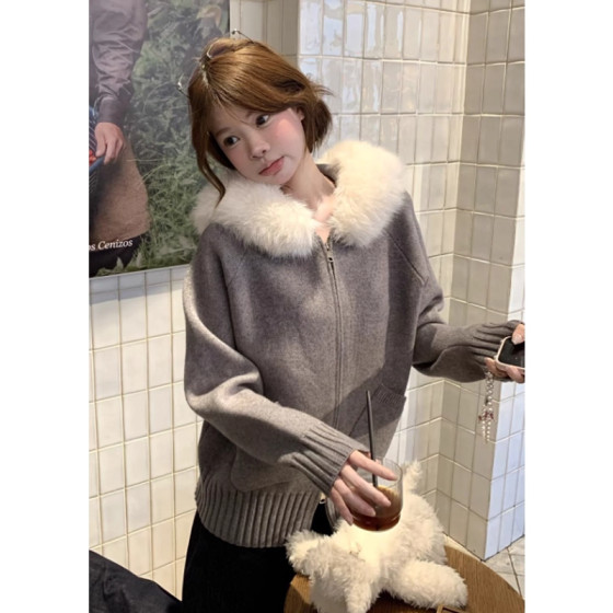 Gray zipper hooded large fur collar sweater cardigan for women in autumn and winter loose lazy style mid-length knitted jacket top Gray zipper hooded large fur collar sweater cardigan for women in autumn and winter loose lazy style mid-length knitted jacket top