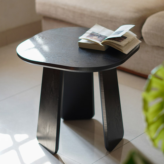 Small apartment coffee table black wasabi style living room home homestay modern sofa retro simple side table Nordic
Small apartment coffee table black wasabi style living room home homestay modern sofa retro simple side table Nordic