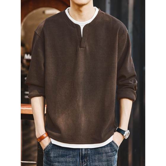 High-end brown fake two-piece V-neck long-sleeved T-shirt for men in autumn and winter new inner sweater base Henry shirt
High-end brown fake two-piece V-neck long-sleeved T-shirt for men in autumn and winter new inner sweater base Henry shirt