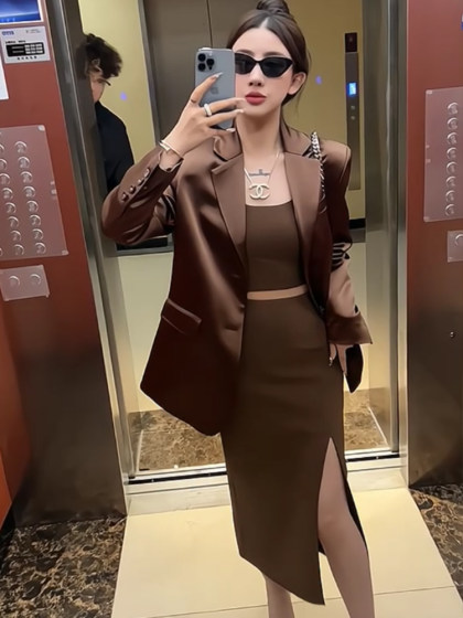 2025 spring French high-end sense royal sister style internet celebrity street style Korean style acetate satin suit jacket for women
2025 spring French high-end sense royal sister style internet celebrity street style Korean style acetate satin suit jacket for women