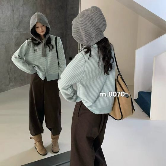 2025 new loose casual versatile round neck knitted cardigan women's design niche sweater jacket top 8070
2025 new loose casual versatile round neck knitted cardigan women's design niche sweater jacket top 8070