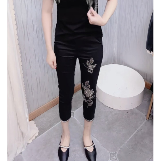 European goods 2025 spring and summer new heavy industry beaded paper leather pants for women's elastic slim casual pants slim nine-point pencil pants
European goods 2025 spring and summer new heavy industry beaded paper leather pants for women's elastic slim casual pants slim nine-point pencil pants