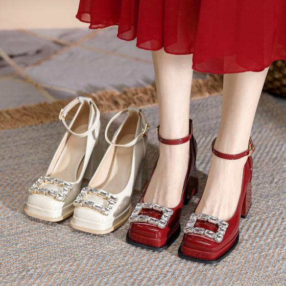 Small rhinestone square buckle high heels for women thick heels waterproof platform wedding shoes 2025 autumn one-length strap patent leather single shoes Small rhinestone square buckle high heels for women thick heels waterproof platform wedding shoes 2025 autumn one-length strap patent leather single shoes