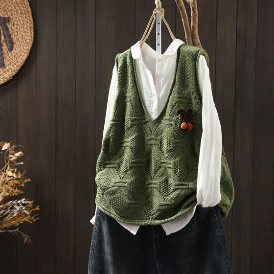Mom Horse Clip Vest 2025 New Autumn Exterior Paired Chic Layered Green Sleeveless Flower Decorative Knitted Top
Mom Horse Clip Vest 2025 New Autumn Exterior Paired Chic Layered Green Sleeveless Flower Decorative Knitted Top