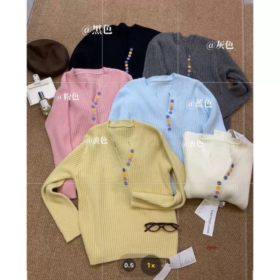 Xiao beautiful Korean Dongdaemun hottest Korean sweet age-reducing dopamine color button V-neck sweater 
Xiao beautiful Korean Dongdaemun hottest Korean sweet age-reducing dopamine color button V-neck sweater