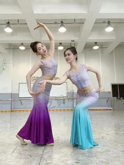 Dai dance performance dress practice skirt performance dress women practice skirt peacock dance fish tail skirt art exam clothing
Dai dance performance dress practice skirt performance dress women practice skirt peacock dance fish tail skirt art exam clothing