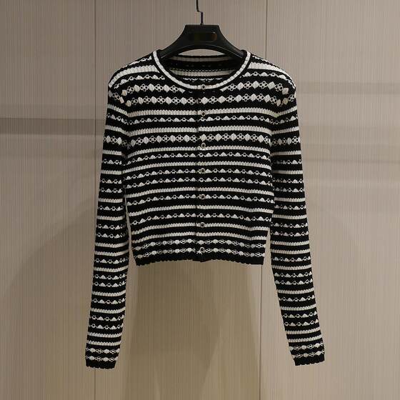 Guangzhou Thirteen High-end Hot Products~Xiaoxiang Style Striped Knitted Cardigan Women's Short Round Neck Long Sleeve Sweater Jacket
Guangzhou Thirteen High-end Hot Products~Xiaoxiang Style Striped Knitted Cardigan Women's Short Round Neck Long Sleeve Sweater Jacket