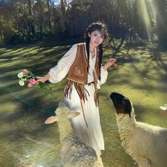 Bohemian ethnic style embroidered jacket Yunnan travel outfit horse clip with skirt vacation style vest suit women
Bohemian ethnic style embroidered jacket Yunnan travel outfit horse clip with skirt vacation style vest suit women