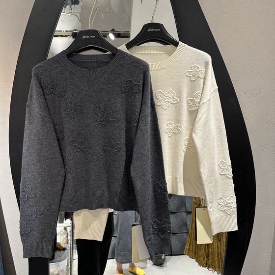 European Station 2025 autumn new round neck embroidered pattern versatile soft and comfortable pullover single-wear cashmere sweater
European Station 2025 autumn new round neck embroidered pattern versatile soft and comfortable pullover single-wear cashmere sweater