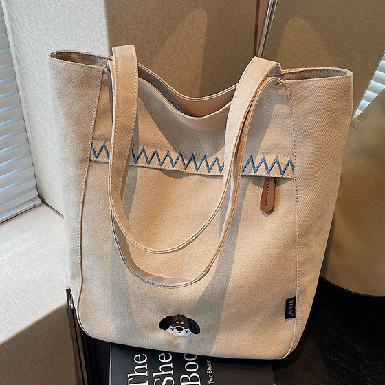 Korean ins large-capacity canvas bag for women exquisite cartoon embroidery hand-held shopping bag student commuter tote bag
Korean ins large-capacity canvas bag for women exquisite cartoon embroidery hand-held shopping bag student commuter tote bag