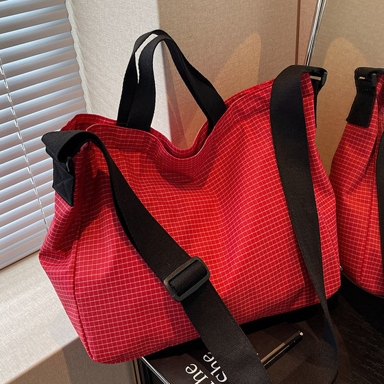 Large-capacity crossbody bag for women in autumn and winter plaid canvas class tote bag niche versatile one-shoulder commuter tote bag
Large-capacity crossbody bag for women in autumn and winter plaid canvas class tote bag niche versatile one-shoulder commuter tote bag