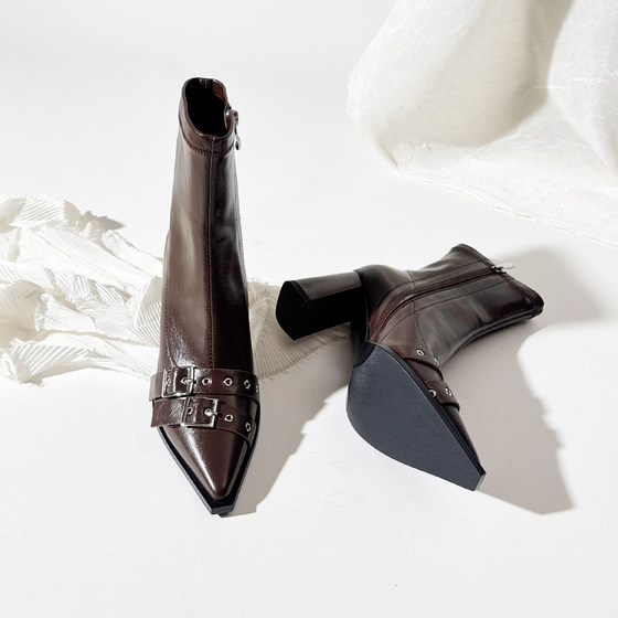 Lotus Mansion 2025 Autumn and Winter Simple Short Boots Fashionable Pointed Short Elastic Boots Slimming and Versatile Fashion Women's Boots
Lotus Mansion 2025 Autumn and Winter Simple Short Boots Fashionable Pointed Short Elastic Boots Slimming and Versatile Fashion Women's Boots