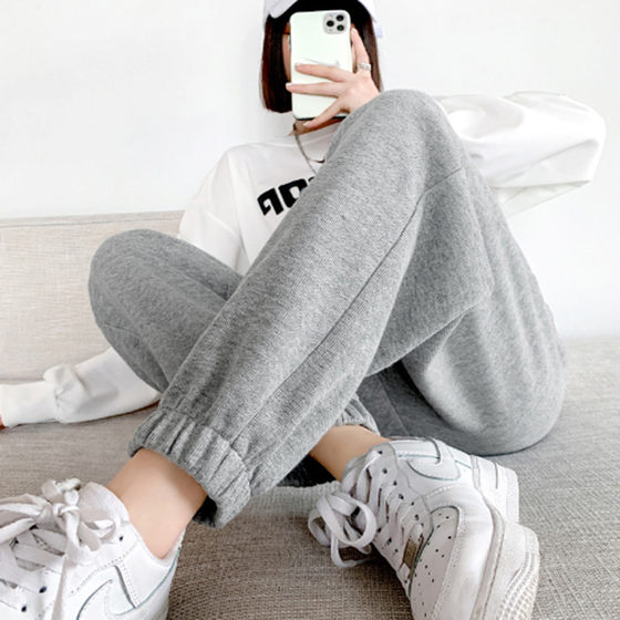 Gray plus velvet tying foot trousers for women in autumn and winter thick loose large size slim harem pants small casual hoodies
Gray plus velvet tying foot trousers for women in autumn and winter thick loose large size slim harem pants small casual hoodies