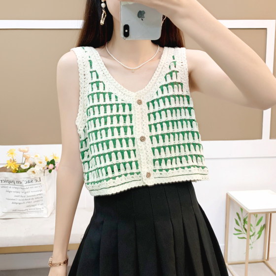 2025 spring and summer new retro contrasting V-neck vest cardigan for women striped horse clip layered skirt top
2025 spring and summer new retro contrasting V-neck vest cardigan for women striped horse clip layered skirt top