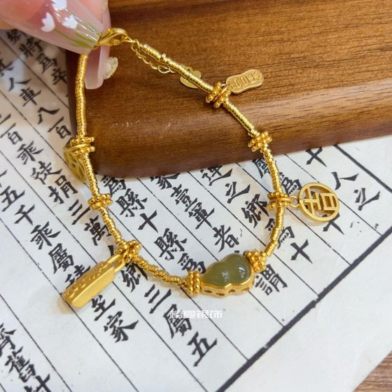 Original design s925 sterling silver gold-plated new Chinese style bracelet for women Hetian jade gourd high-end bracelet
Original design s925 sterling silver gold-plated new Chinese style bracelet for women Hetian jade gourd high-end bracelet