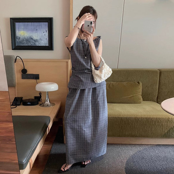 Liangliang's design sense irregular plaid vest for women in summer new retro high-waisted slim skirt
Liangliang's design sense irregular plaid vest for women in summer new retro high-waisted slim skirt