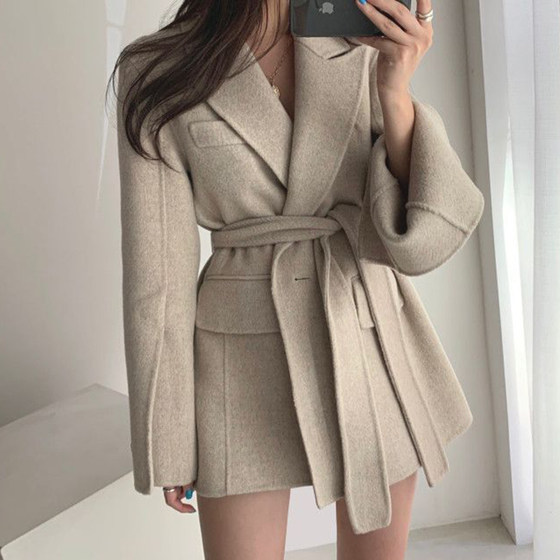 South Korea Chic autumn and winter French retro suit collar one buckle strap waist split long sleeves to keep warm woolen coat South Korea Chic autumn and winter French retro suit collar one buckle strap waist split long sleeves to keep warm woolen coat