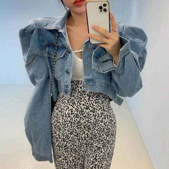 Korean chic autumn retro niche lapel single-breasted open-line design shoulder pad long sleeve washing denim short jacket
Korean chic autumn retro niche lapel single-breasted open-line design shoulder pad long sleeve washing denim short jacket