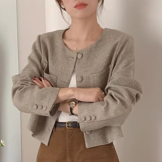 Korean chic autumn retro small fragrance style round neck single-breasted loose versatile long sleeve double pocket short jacket for women
Korean chic autumn retro small fragrance style round neck single-breasted loose versatile long sleeve double pocket short jacket for women