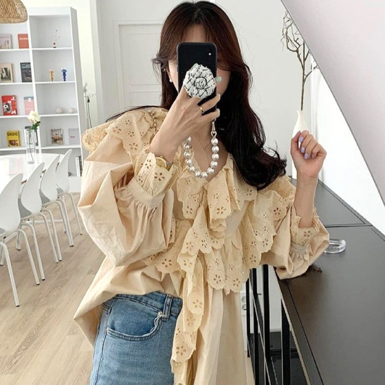 South Korea Chic retro elegant V -neck hollow hook flower lotus leaf edge stitching loose versatile lantern sleeve shirt top
South Korea Chic retro elegant V -neck hollow hook flower lotus leaf edge stitching loose versatile lantern sleeve shirt top