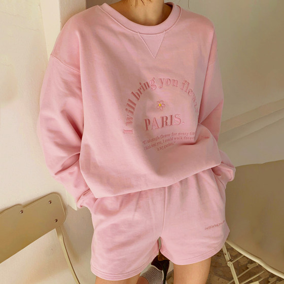 South Korea Chic Autumn Bargaining Circle Embroidery Letter sweater+high -waisted loose casual shorts sports suit female South Korea Chic Autumn Bargaining Circle Embroidery Letter sweater+high -waisted loose casual shorts sports suit female