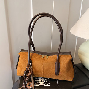 Suede bag women's 2025 new trendy autumn and winter high-end retro shoulder bag large capacity commuter pillow bag 
Suede bag women's 2025 new trendy autumn and winter high-end retro shoulder bag large capacity commuter pillow bag