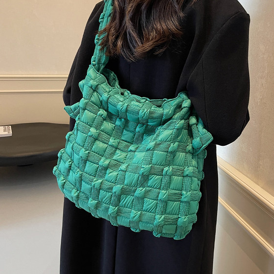 Lightweight Large Capacity Bag Women 2025 Summer Popular Fashion Shoulder Bag Large Capacity Tote Bag Crossbody Bag 
Lightweight Large Capacity Bag Women 2025 Summer Popular Fashion Shoulder Bag Large Capacity Tote Bag Crossbody Bag