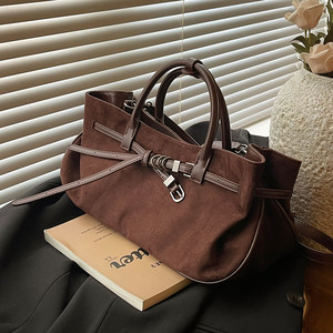 Suede bag women's 2025 new autumn and winter high-end handbag large capacity commuter tote bag crossbody bag 
Suede bag women's 2025 new autumn and winter high-end handbag large capacity commuter tote bag crossbody bag
