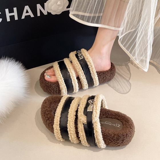 Korean 2025 autumn new style of fashionable soft leather thick sole fur shoes for women lazy people wearing fur fur fur slippers trendy
Korean 2025 autumn new style of fashionable soft leather thick sole fur shoes for women lazy people wearing fur fur fur slippers trendy