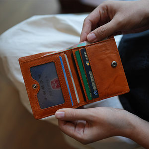 Miss Lu Vegetable Tanned Cowhide Retro Wrinkle Short Leather Mini Two-fold Coupon Wallet Card Bag Portable Small Money Clip 
Miss Lu Vegetable Tanned Cowhide Retro Wrinkle Short Leather Mini Two-fold Coupon Wallet Card Bag Portable Small Money Clip