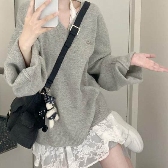 Korean pullover grey v-neck knitted sweater for autumn and winter women's loose and versatile lazy style high-end top
Korean pullover grey v-neck knitted sweater for autumn and winter women's loose and versatile lazy style high-end top